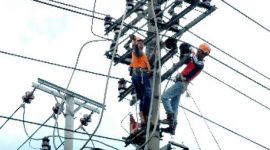 Pemasangan jaringan listrik (Foto Ilustrasi )