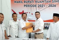 Direktur RSUD Telukkuantan Fahdiansyah Ukup mendaftarkan diri sebagai calon Pilkada di Sekretariat Partai Gerindra Kuansing Kamis (14/11/2019) malam (foto istimewa)