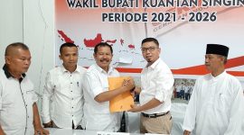 Direktur RSUD Telukkuantan Fahdiansyah Ukup mendaftarkan diri sebagai calon Pilkada di Sekretariat Partai Gerindra Kuansing Kamis (14/11/2019) malam (foto istimewa)