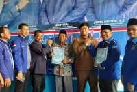 Pasangan Andi Putra - Rofingi menyerahkan berkas pendaftaran sebagai pasangan calon Pilkada di Sekretariat Partai Demokrat Kuansing, Rabu (13/11/2019) sekitar pukul 14.00 wib (Foto istimewa)