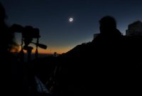 Suasana gelap menyelimuti saat terjadi Gerhana matahari di Coquimbo, Cile, Selasa, 2 Juli 2019.(REUTERS/Rodrigo)