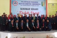 Ketua Umum IDI Kuantan Singingi dr Fahdiansyah Ukup SPOG dilantik bersaama pengurus IDI periode 2019-2022 (Foto KuansingKita)