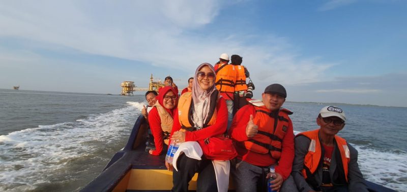 KuansingKita bersama Ketua PWI Riau saat berkunjung ke Anjungan Lepas Pantai 