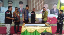 Bupati H.Mursini dan Pimpinan Bank Riau Kepri Deny Mulya Akbar tandatangani Mou Kamis (19/12/2019) siang tadi (Foto KuansingKita)