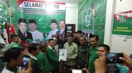 Indra Putra alias Kota dan H.Mursini bakal calon yang mendaftar di PKB Kuansing  tanpa berpasangan (Foto Istimewa)