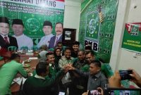 H.Mursini dan Indra Putra alias Kota saat mendaftar di PKB Sabtu (30/11/2019) malam (Foto Istimewa)