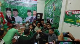 H.Mursini dan Indra Putra alias Kota saat mendaftar di PKB Sabtu (30/11/2019) malam (Foto Istimewa)