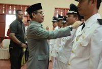 Bupati H.Mursini melantik kades terpilih (Foto Istimewa)