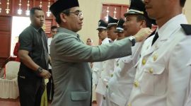 Bupati H.Mursini melantik kades terpilih (Foto Istimewa)