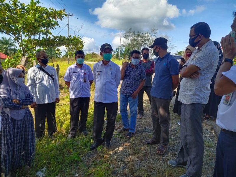 Bupati Mursini meninjau Poskowas di perbatasan Kuansing- Dhmasraya, Sumbar (Foto Jubir Covid 19)