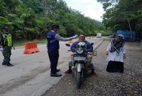 Pemeriksaan di,pintu masuk wilayah Kuansing (Foto Isitimewa) 