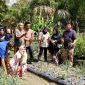 Fedrios Gusni bersama warga dan pak Mizan  (Foto dokumen fedrios) 