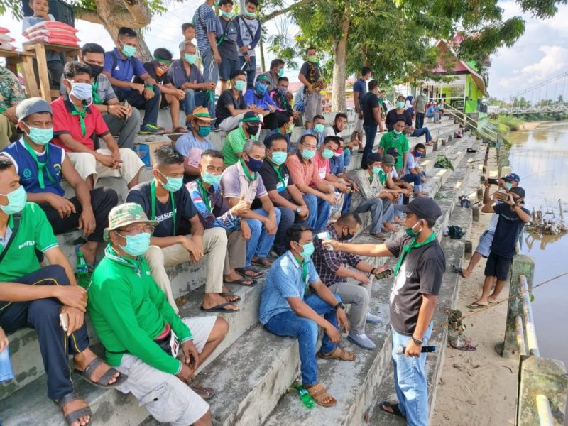 Pengunjung dan peserta lomba pancing (Foto KuansingKita)
