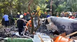 Pesawat TNI AU dengan nomor registrasi TT-0209 jatuh di Kubang (Foto warga for Riau Pos.co)