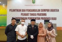 Zul Ikram berasama keluarga seusai prosesi pelantikan (Foto Istimewa) 