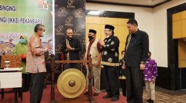 Bupati H.Mursini didaulat membuka secara resmi Mubes IKKS Pekanbaru, Minggu 12 Juli 2020 (Foto dok IKKS Pekanbaru)