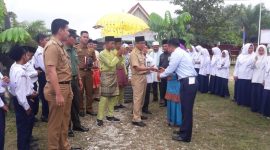 Ilustrasi Bupati Mursini sebelum covid 19 (Foto istimewa) 
