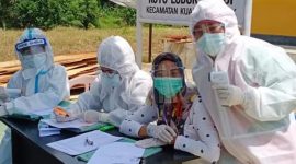 Pengambilan swab massal di Desa Koto Lubukjambi, Sabtu (4/7/2020) (Foto medsos Suryani Syafri)