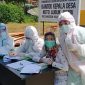 Pengambilan swab massal di Desa Koto Lubukjambi, Sabtu (4/7/2020) (Foto medsos Suryani Syafri)