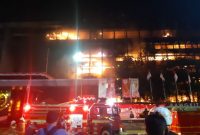 Gedung Kejagung terbakar (Foto Kompas.com/Bonfilio Putra)