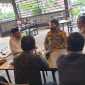 Kapolres Kuansing berbincang dengan Datuk Bisai serta sejumlah tokoh masyarakat (Foto dok Polres)