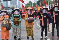 Aksi Petani Tolak Omnibus Law RUU Cipta Kerja di Depan Gedung DPR RI, Jakarta (16/7/2020).(DOK/Konsorsium Pembaruan Agraria ) 