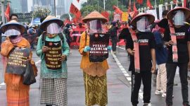 Aksi Petani Tolak Omnibus Law RUU Cipta Kerja di Depan Gedung DPR RI, Jakarta (16/7/2020).(DOK/Konsorsium Pembaruan Agraria ) 