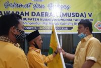 Penyerahan panji Golkar (Foto dok ASA)