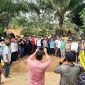 Warga Kopah antusias menyambut Andi Putra - Suhardiman Ambi beserta Tim ASA dalam kegiatan goro perbaikan jalan (Foto dok ASA)
