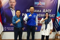 Halim - Komperensi bersama AHY seusai menerima SK dukungan Demokrat (foto dok Demokrat)