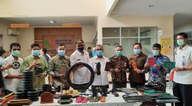 Bupati H Mursini tandatangani MoU Pengembangan Industri Hilir Karet di Palembang Rabu (16/9/2020) (Foto dok Pemkab)