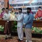 H.Mursini menerima berita acara pencalonan yang memenuhi syarat (MS) (Foto KuansingKita)