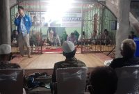Tokoh Muda Koto Taluk, Wahyu Diputra mnyampaikan pidato politik dalam pertemuan dialogis di Desa Koto Taluk Minggu malam (Foto KuansingKita) 