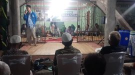 Tokoh Muda Koto Taluk, Wahyu Diputra mnyampaikan pidato politik dalam pertemuan dialogis di Desa Koto Taluk Minggu malam (Foto KuansingKita) 
