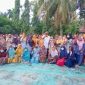 Ketua Tim Pemenangan ASA H.Sukarmis bersama emak-emak Kecamatan Benai (Foto dok ASA)