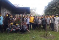 Calon bupati Andi Putra berpose bersama tim pemangan ASA Desa Koto Rajo (Foto dok ASA) 