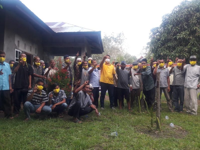 Calon bupati Andi Putra berpose bersama tim pemangan ASA Desa Koto Rajo (Foto dok ASA) 