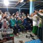 H. Mursini - Indra Putra serta orator handal Bermitra Musliadi berpose bersama pendukung Bermitra di Singingi Hilir (Foto dok Bermitra)