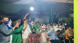 Pasangan Bermitra berpose bersama pendukung Bukit Pedusunan (Foto KuansingKita)