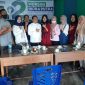 Kelompok milenial pendukung H. Mursini - Indra Putra berpose bersama orator handal Musliadi (Foto Istimewa)