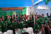 Pengurus PKB Kuansing berpose bersama H. Mursini _ Indra Putra dalam acara pengukuhan PAC PKB se Kuansing (Foto KuansingKita)