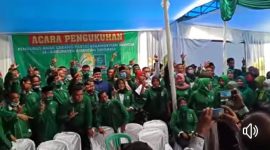 Pengurus PKB Kuansing berpose bersama H. Mursini _ Indra Putra dalam acara pengukuhan PAC PKB se Kuansing (Foto KuansingKita)