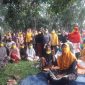 Calon bupati Andi Putra bersama mak-mak (foto Istimewa)