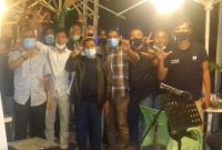 Penggagas sarasehan berpose bersama Calon bupati H. Mursini dan orator Bermitra Musliadi (Foto KuansingKita)