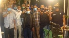 Penggagas sarasehan berpose bersama Calon bupati H. Mursini dan orator Bermitra Musliadi (Foto KuansingKita)
