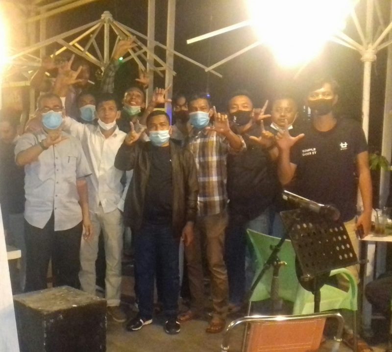 Penggagas sarasehan berpose bersama Calon bupati H. Mursini dan orator Bermitra Musliadi (Foto KuansingKita)