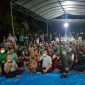 Usai acara masyarakat berfoto bersama Calon Bupati H. Mursini dan orator Bermitra Foto KuansingKita)
