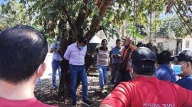 Tak tepati janji kampanye, Walikota Frontera Comalapa diikat warga di pohon (Foto daily star)