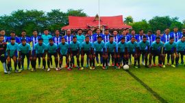 PSPS dan Kuanisng FC berpose sebelum pertandingan (Foto Kuansing FC)