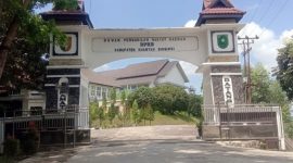 Gerbang gedung DPRD Kuansing (Foto Istimewa)